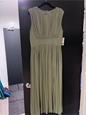 Sleeveless Olive Green Pleated Maxi Dress
